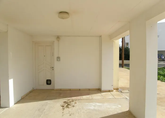 Athena And The Owl Beachside Panzió