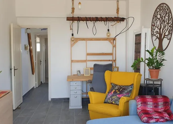 Athena And The Owl Beachside 4*