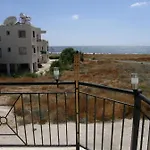 Athena And The Owl Beachside Bed & Breakfast 4*