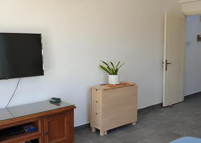 Bed and breakfast Athena And The Owl Beachside Paphos